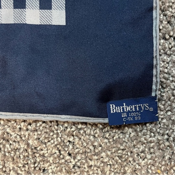 Burberry silk scarf. - Picture 4 of 9